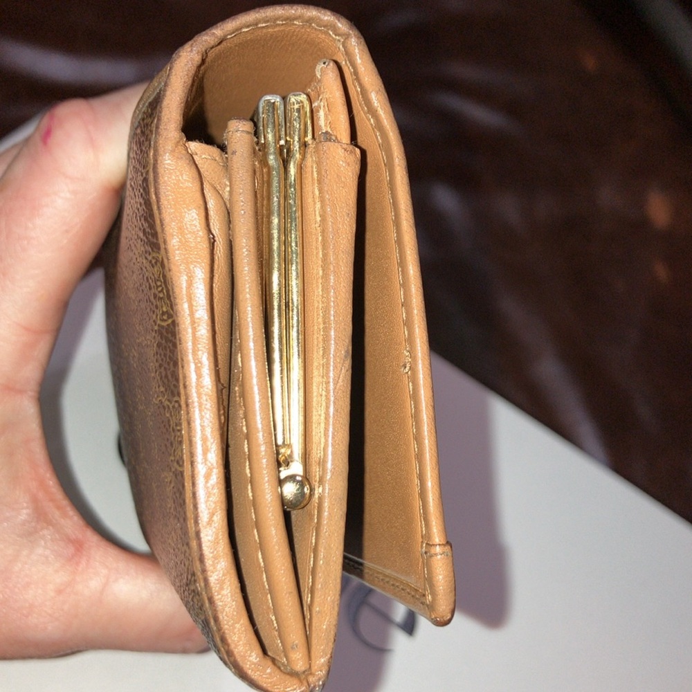 Celine vintage Kisslock monogram Wallet w/gold hardware excellent condit… - Picture 10 of 13